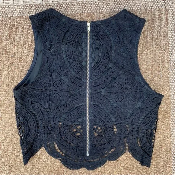 Urmoda Black Lace Cropped Tank Top - Picture 4 of 4